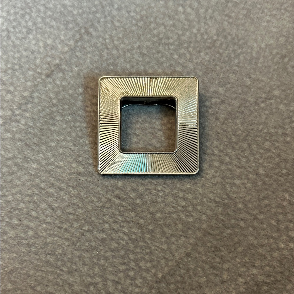 Beautiful Vintage Lieba USA Silvertone Open Square Scarf Clip